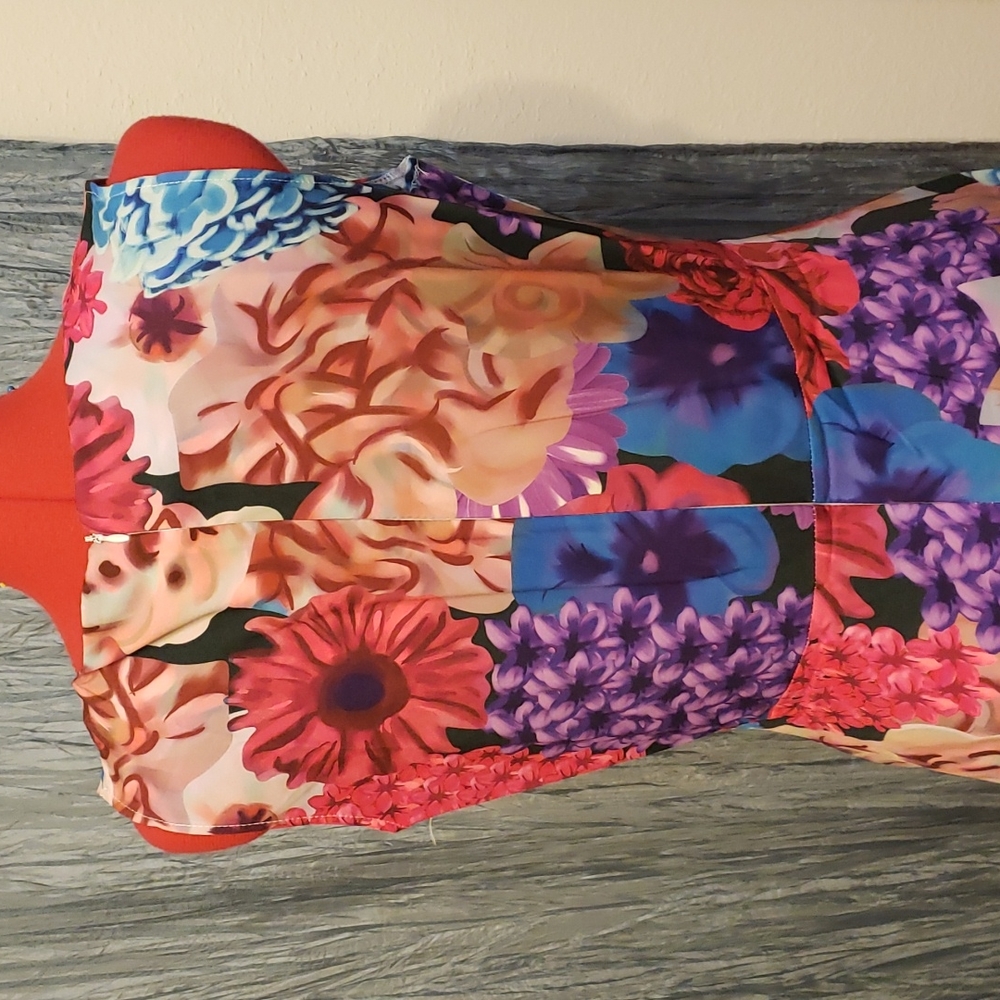 Floral dress 👗 😍 NWOT - Picture 2 of 5